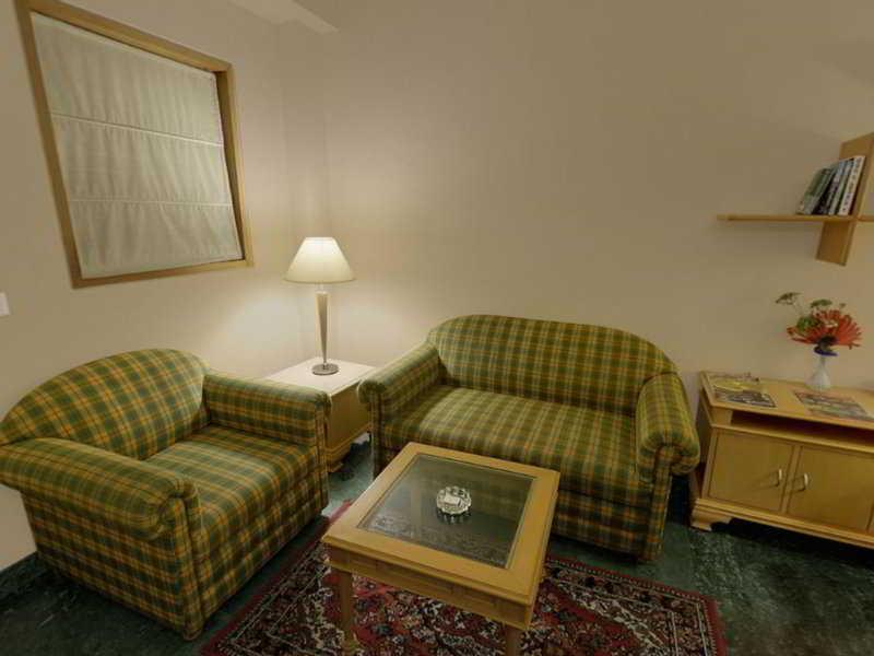 Savoy Suites Noida Zimmer foto