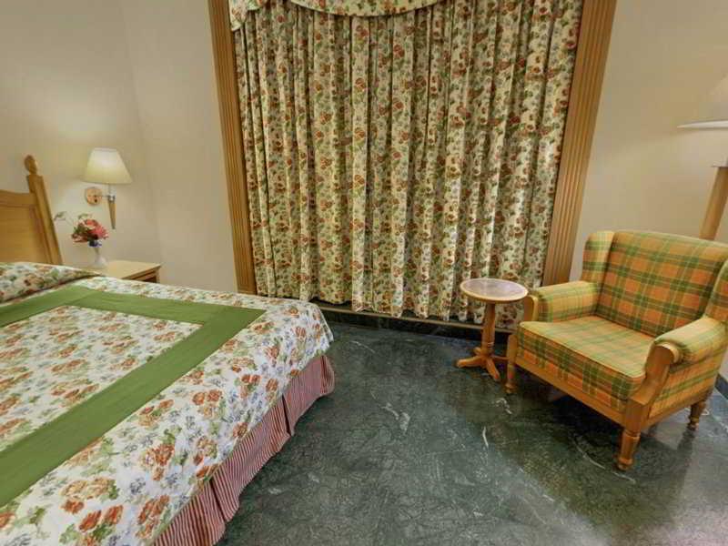 Savoy Suites Noida Zimmer foto