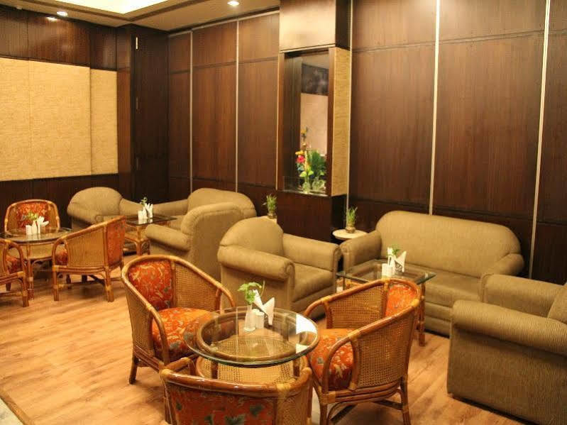 Savoy Suites Noida Exterior foto