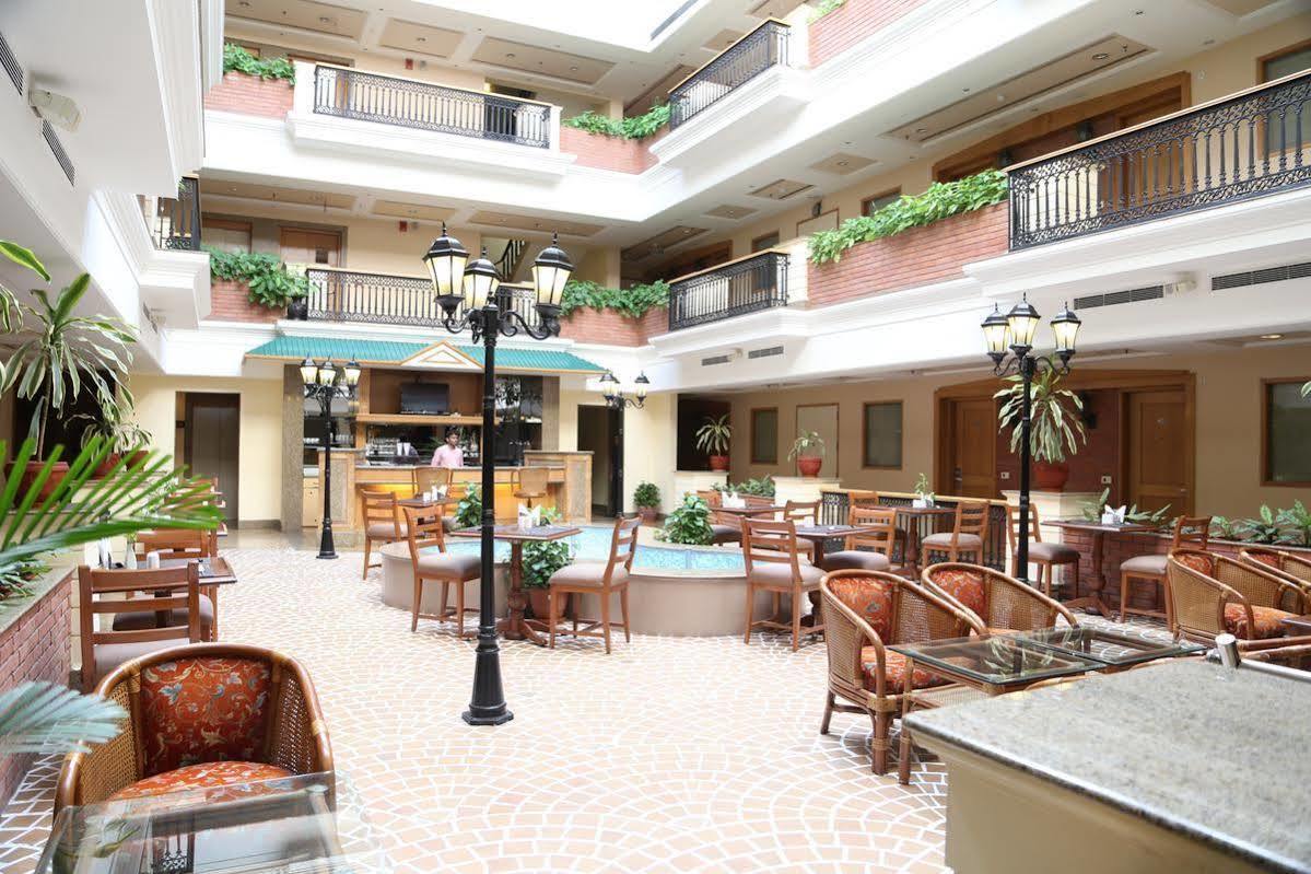 Savoy Suites Noida Exterior foto